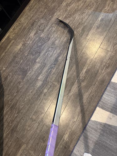 Intermediate Bauer Proto-R Style Right Handed Hockey Stick P28 65 Flex (Used)