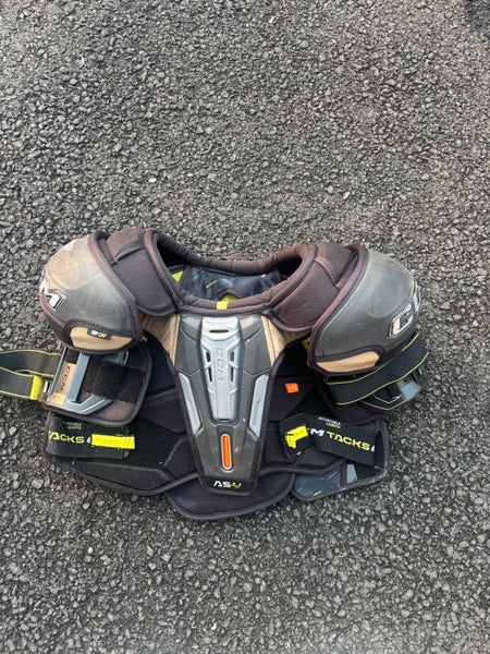 Medium/Large Senior CCM Tacks AS-V Shoulder Pads (New)