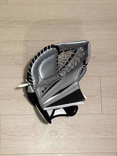 New Pro Stock CCM Axis XF Pro Full Right Glove