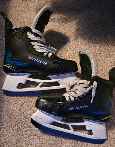 2025 Bauer Supreme Shadow Hockey Skates Extra Wide Width 8 (Used)