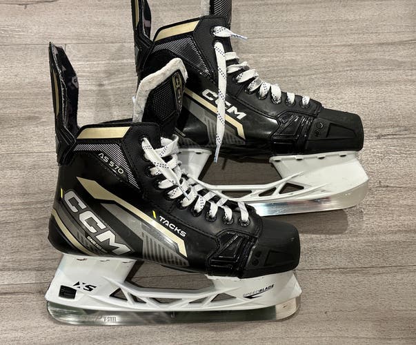 CCM AS-570 Hockey Skates - Size 8 Wide (Used)