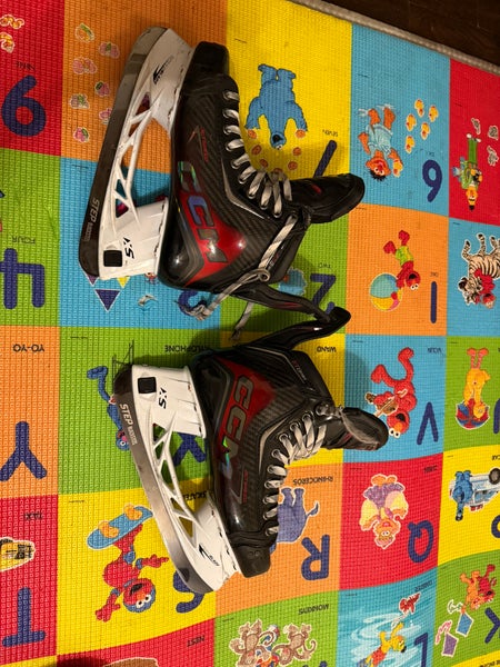 2025 CCM JetSpeed FT8 Pro Hockey Skates Regular Width 8 (Used)