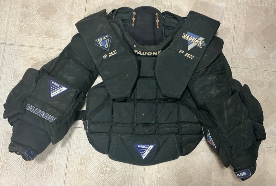 Medium Vaughn VP 2500 Goalie Chest Protector (Used)