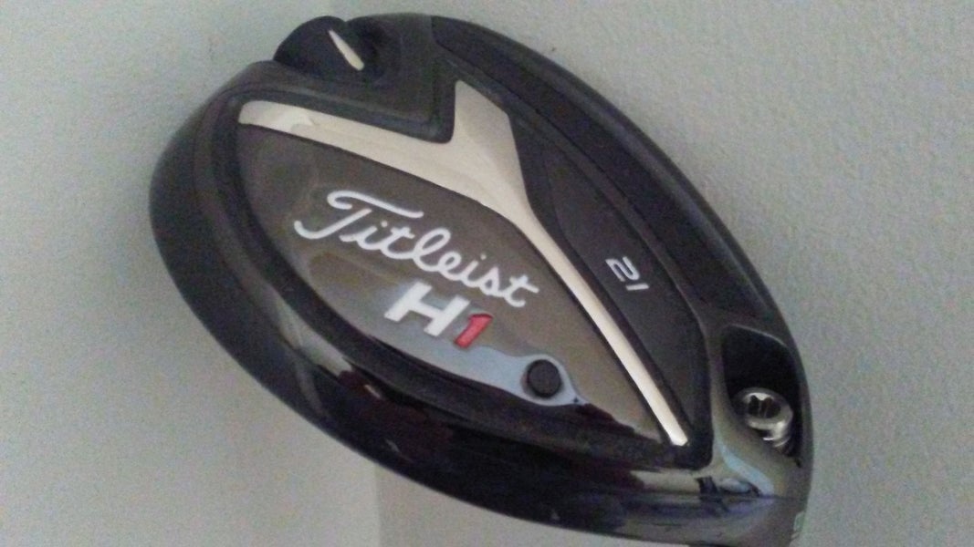 Titleist 818H1 21* Hybrid (Tensei Pro Red 60, Senior) 4HY Golf Club
