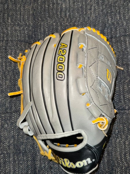 Wilson A2000 RH Pitcher's Baseball Glove 12" (New)