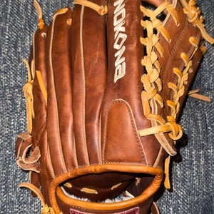 Nokona Walnut RH Outfield Baseball Glove 12.75" (Used)