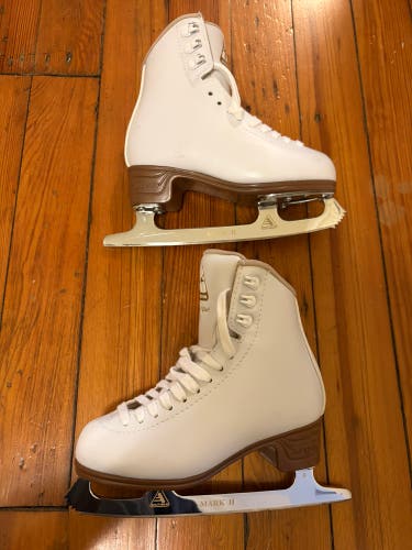 Jackson Ultima Mystique Figure Skates C Junior 1 (Used)