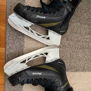 2003 CCM Tacks Hockey Skates Size 5 (Used)