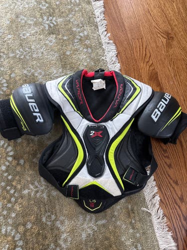 Men's Large Junior Bauer Vapor Shoulder Pads (Used)