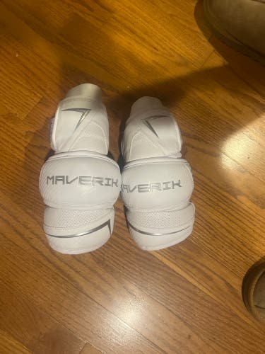 Large Youth Maverik M6 Arm Pads (New)