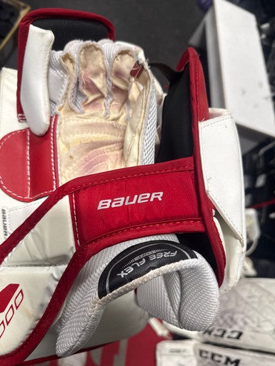 Used Bauer HOCKEY BLOCKER Senior Goalie Blocker None 11337-C000476890