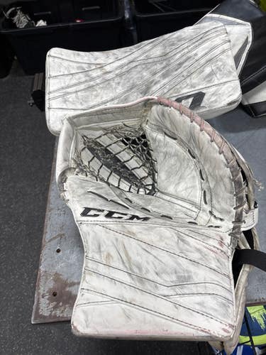 Used CCM EXTREME FLEX COMBO Senior Goalie Catcher None 11337-C000476887