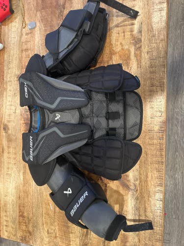 Small / Medium 2023 Bauer GSX Goalie Chest Protector (Used)