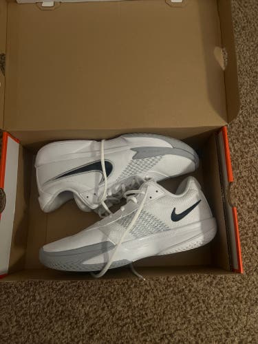 Men's Size M 12.0 (W 13.0) Nike Shoes (New)