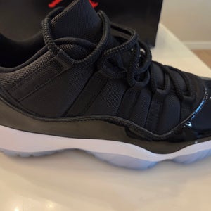 Size M 11.0 (W 12.0) Air Jordan Shoes (Used)