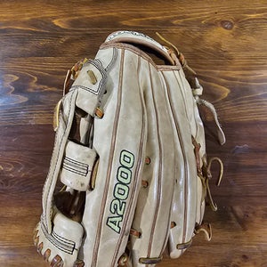 Wilson RH A2000 1799 Baseball Glove 12.75" (Used)