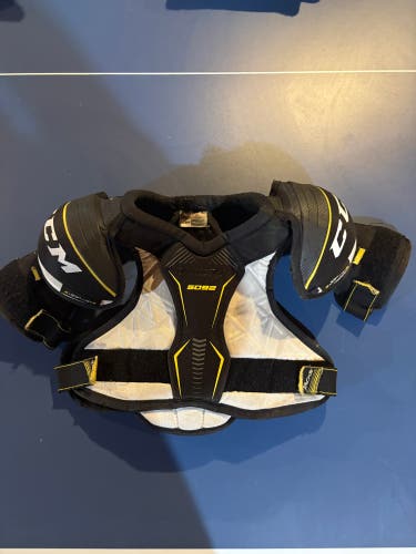 Men's Medium Junior CCM Tacks 5092 Shoulder Pads (Used)