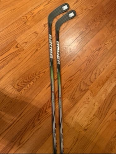 Intermediate Bauer Vapor Hyperlite 2 Right Handed Hockey Stick P92 55 Flex (New)