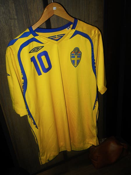 Sweden 2007/2009 Home Jersey – Zlatan Ibrahimović #10 – Large