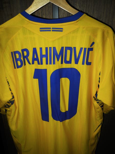 Sweden 2007/2009 Home Jersey – Zlatan Ibrahimović #10 – Large