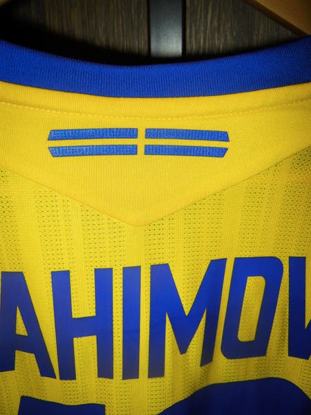 Sweden 2007/2009 Home Jersey – Zlatan Ibrahimović #10 – Large