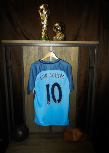 Manchester City 2016/2017 Home Jersey – “Kun” Agüero #10 Large Sky Blue NikeShirt (MPN: 776907-489)
