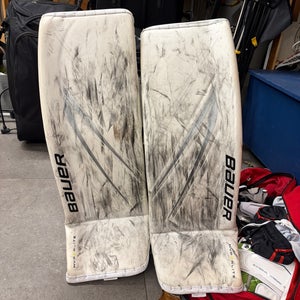 Large Bauer Vapor Hyperlite 2 Goalie Leg Pads (Used)