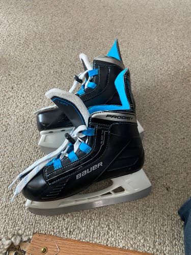 Bauer Prodigy ice skates size youth 12