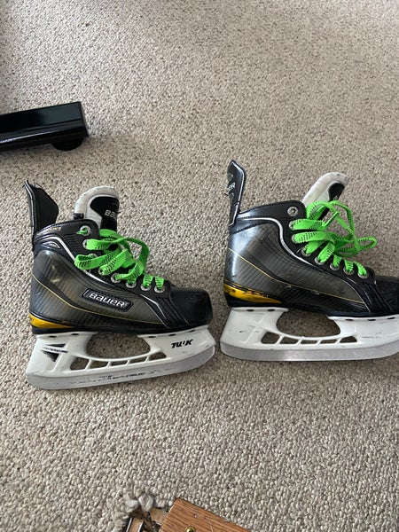 2010 Bauer Supreme One100 hockey Skates Regular Width 12 (Used)