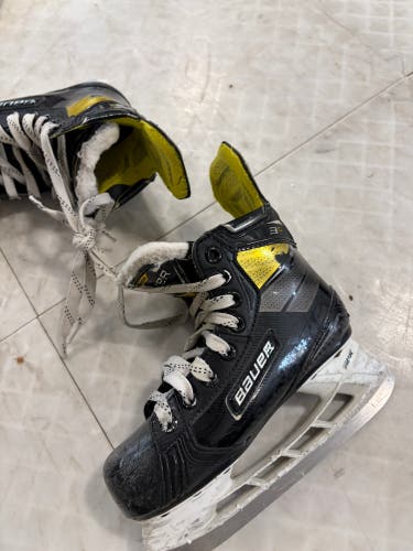 2020 Bauer Supreme 3S Hockey Skates Regular Width 13.5