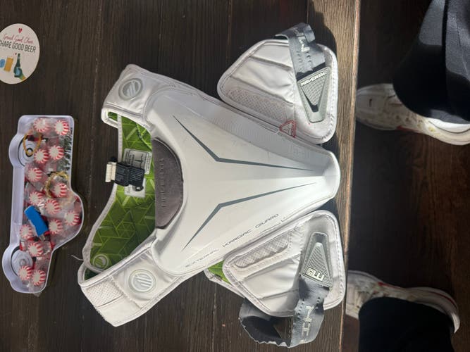 Medium/Large Adult Maverik M5 Shoulder Pads (Used)