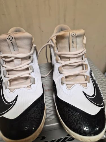 White Men's Size M 10.5 (W 11.5) Adult Nike Low Top Metal (Used)