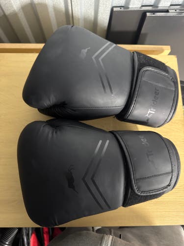 (New) Trideer Pro Grade Boxing Gloves size 16oz