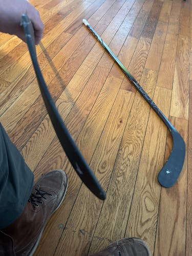 Intermediate Bauer Vapor Hyperlite 2 Left Hand Hockey Stick P92 50 Flex (Used)