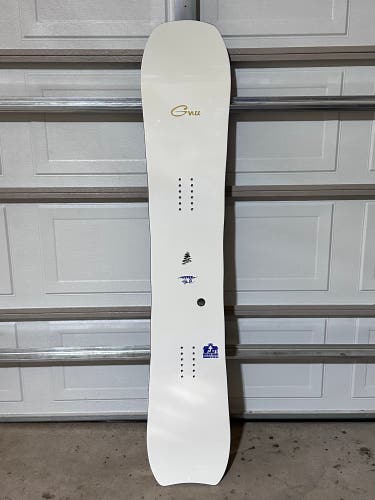 Men's GNU Hyper Snowboard All Mountain Without Bindings Medium Flex Directional 154 cm (Used)