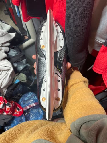 2024 Bauer Vapor Hyperlite 2 Hockey Skates Wide Width Pro Stock 10.5