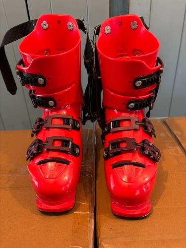World Cup Atomic 25.5 HI/B race boots