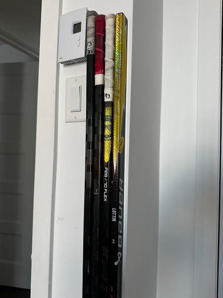 Senior Bauer Vapor FlyLite Right Handed Hockey Stick P28M 70 Flex (Used)