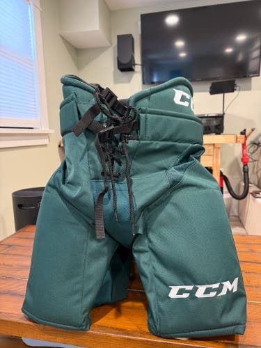 Senior Medium CCM hp31 Hockey Pants Pro Stock (New)