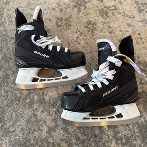Bauer Supreme 140 Youth Hockey Skates Regular Width 13 (Used)
