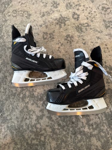 Bauer Supreme 140 Youth Hockey Skates Regular Width 13 (Used)