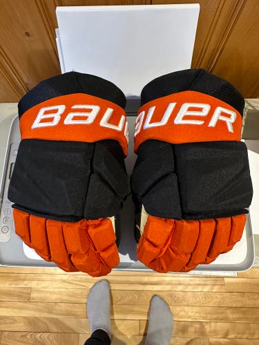 Bauer Vapor Hyperlite Gloves 14" Pro Stock (Like New)