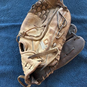 Nokona AMG 700 RHT Baseball/Softball Glove | 14" (Used)