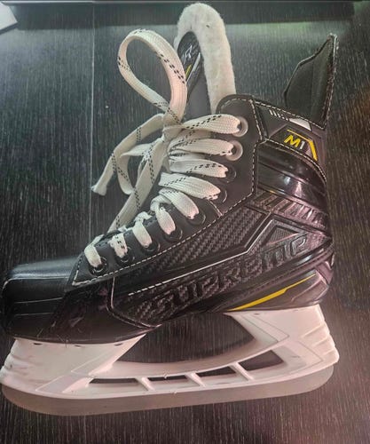 Bauer Supreme M1 Hockey Skates Size 2 (Used)
