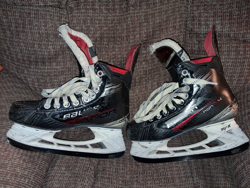 2024 Bauer Vapor X4 Hockey Skates Size 4.5 (Used)