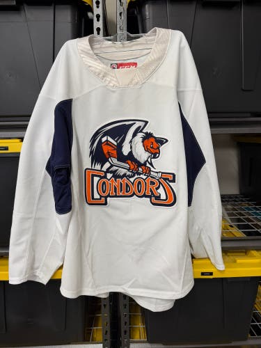 White Size 56 Adult Unisex CCM Jersey (Used)