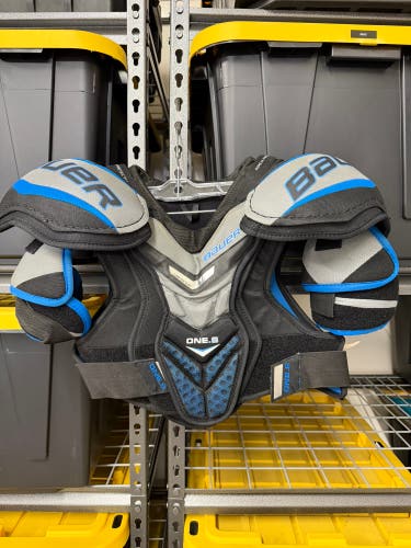 Small Senior Bauer Supreme One.8 Shoulder Pads (Used)