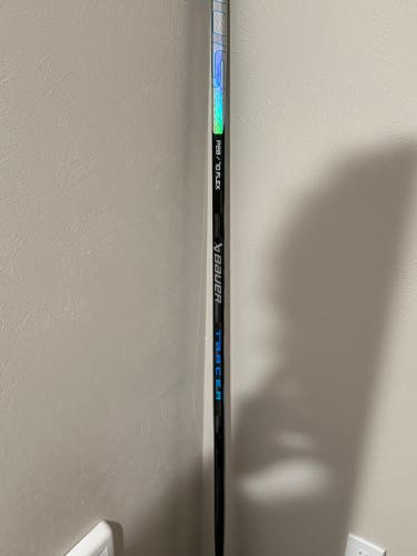 Senior Bauer Nexus Tracer Right Handed Hockey Stick P28 70 Flex (Used)