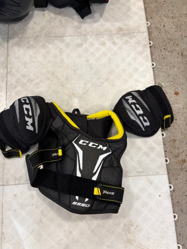Large Youth CCM Shoulder Pads