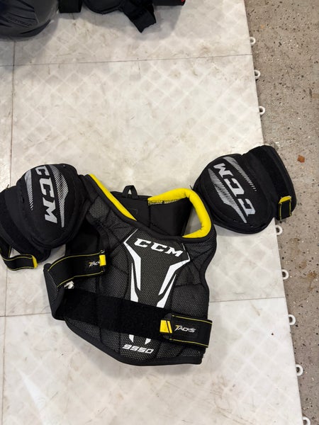 Large Youth CCM Shoulder Pads